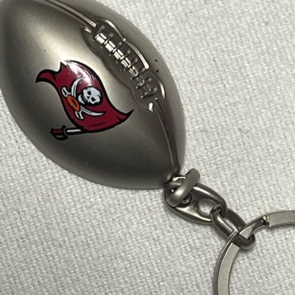 Tampa Bay Buccaneers NFL Football Shaped Key Chain Key Ring 4" Silver Red - Picture 7 of 13